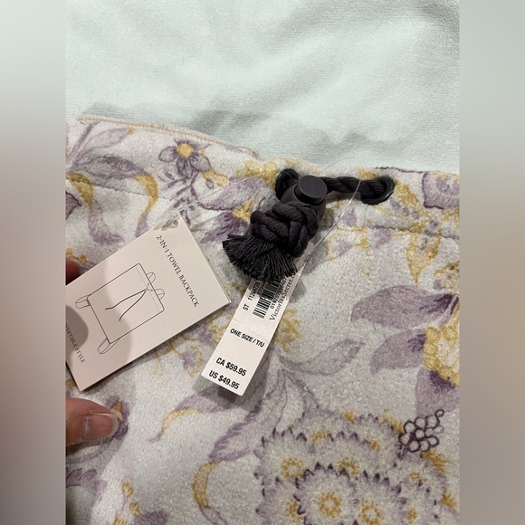 New NWT VS Victoria Secret 2 in 1 towel bag backpack floral - Picture 6 of 8